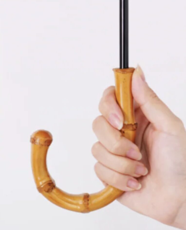 リニューアルしたcokageの日傘のバンブー手元のアップ