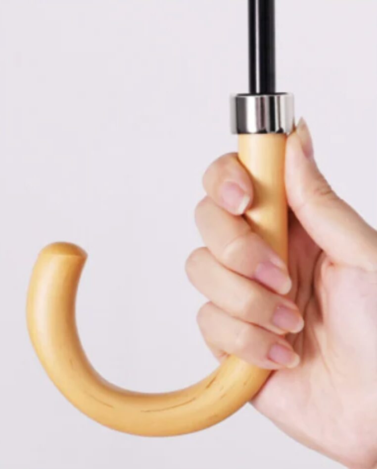 リニューアルしたcokageの日傘のメープル手元のアップ