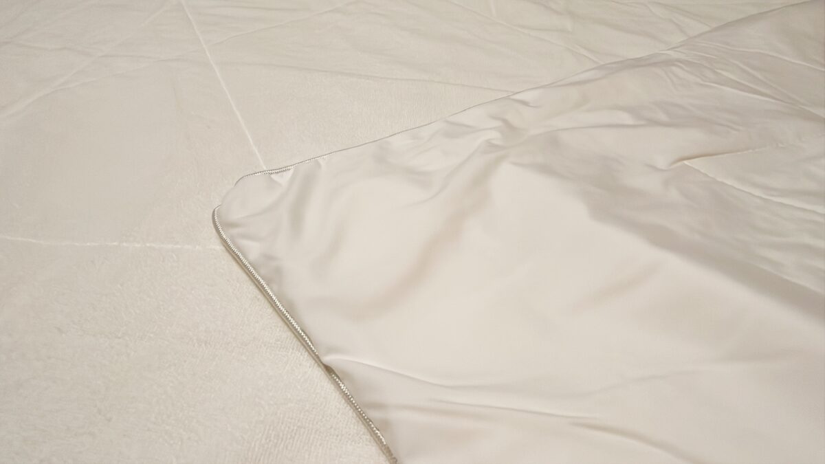 快眠タイムズの冷感ケットの両面の質感全体